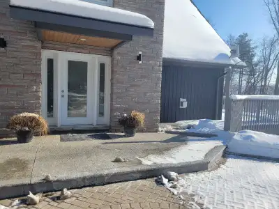 Bright three bedroom rental in a quiet country setting. Open, sun filled layout with clean finishes...