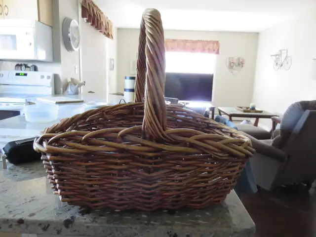 Cane Basket in Hobbies & Crafts in Strathcona County - Image 3
