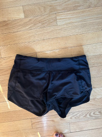 Luluelmon Shorts Size 4