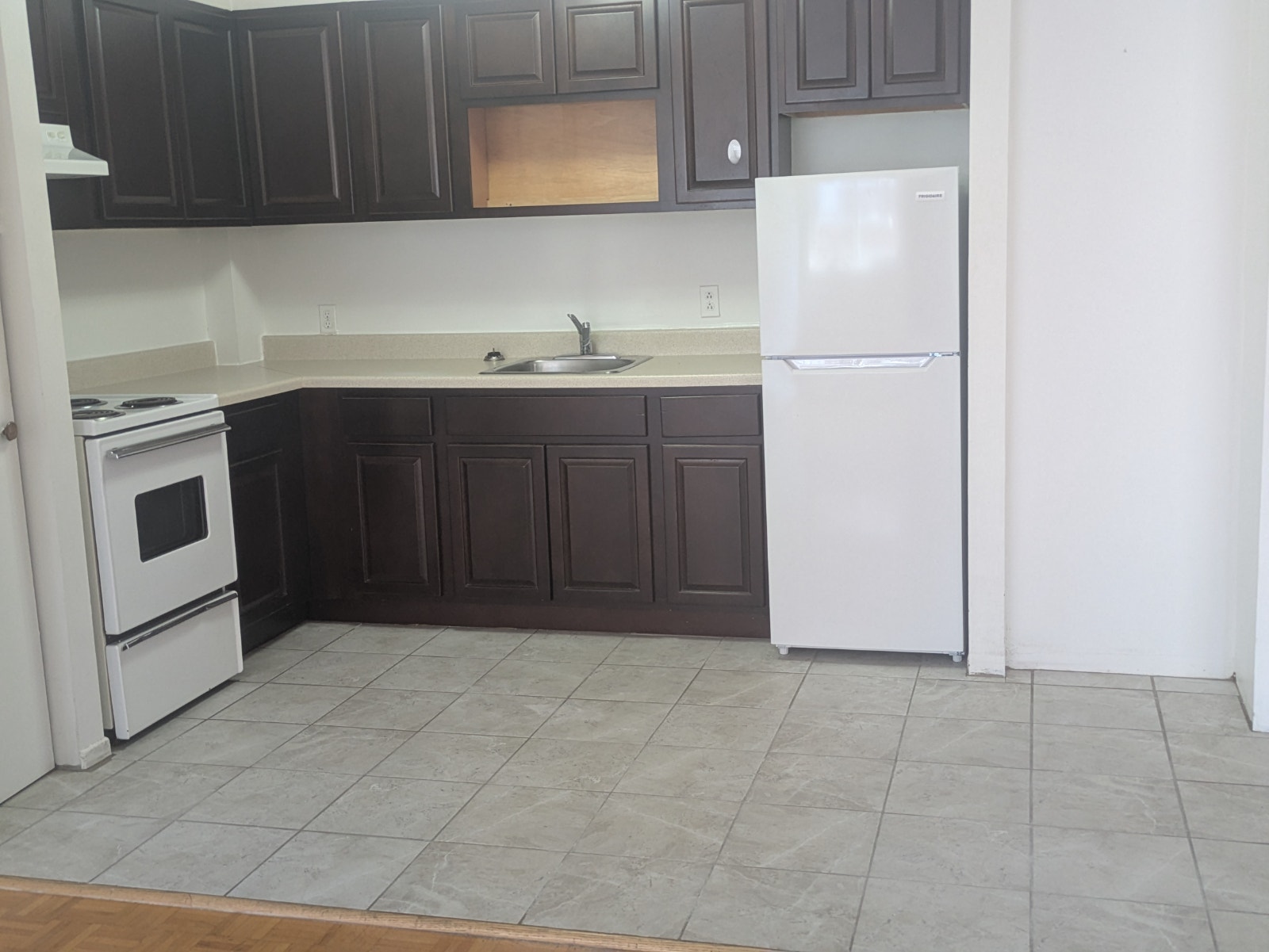 BEAUX GRANDS 3½, CDN près Hôpital Juif,HEC,DISPONIBLE — photo 1