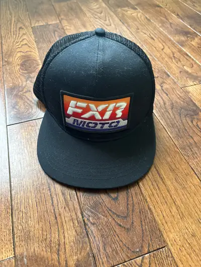 Like new, snap back Price obo