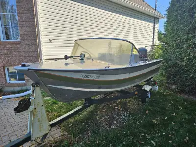 For sale: 14-foot aluminum Starcraft Holiday - 50hp 2-stroke Mariner outboard motor - Fishfinder Gar...
