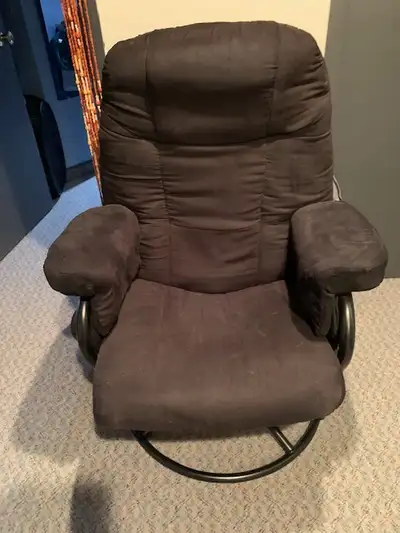 Rocking swivel chair $25