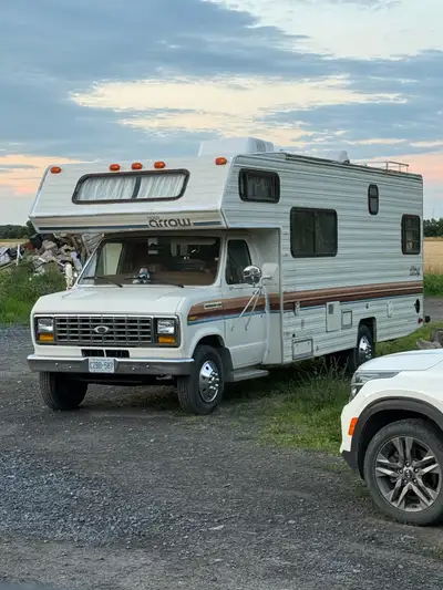 Selling my vintage 1988 Ford RV, a real blast from the past! This classic RV is ready for new advent...