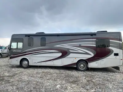 Hit the road in style and comfort with this beautiful 2014 Thor Palazzo 33.2 Diesel Motorhome! Built...