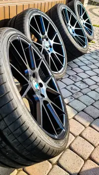 20-inch Veemann V-FS23 wheels w/ Vredestein ultrac vorti tires