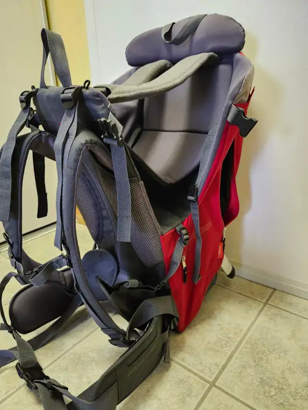 Phil&Teds "Escape" Backpack Child Carrier in Strollers, Carriers & Car Seats in Mississauga / Peel Region - Image 5
