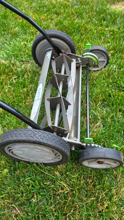 Earthwise 18 inches hand-push lawnmower Model 1816-18EW, View more