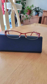 Belle monture de lunettes rouge pour femmes