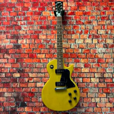 Ardens Music Belleville www.ardensmusic.com 0 % percent 24 months *This Damaged Gibson Les Paul Spec...