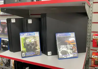 Console PlayStation 4 Slim et Pro   , View more