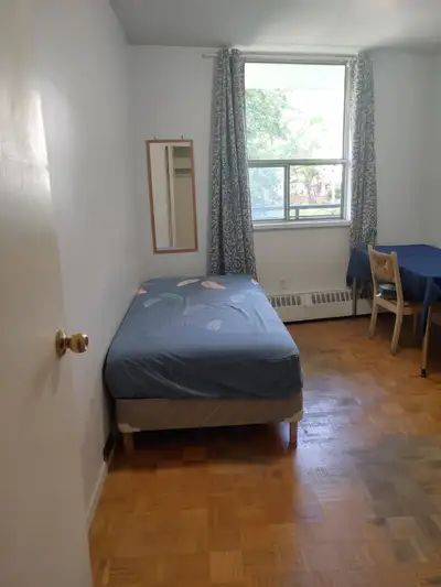 Apartment Room for Rent on Yonge Street        near  Finch