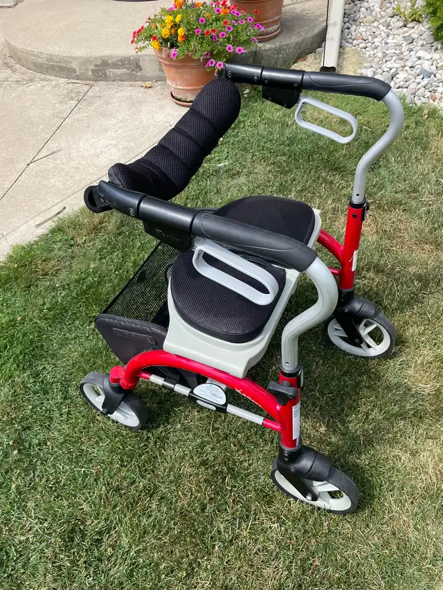 Rollator Walker in Health & Special Needs in Owen Sound - Image 2