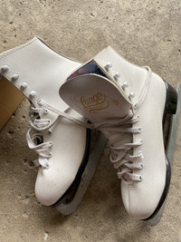 Ladies skates size 3