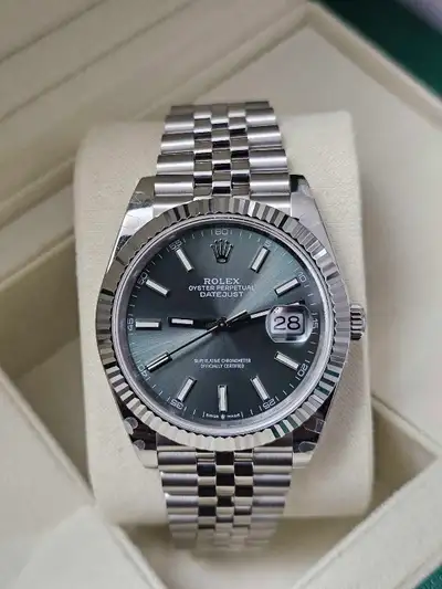 Text/call 289-989-2540 for quick replies Selling a Ro|ex Datejust 41mm watch (looks,moves and weighs...