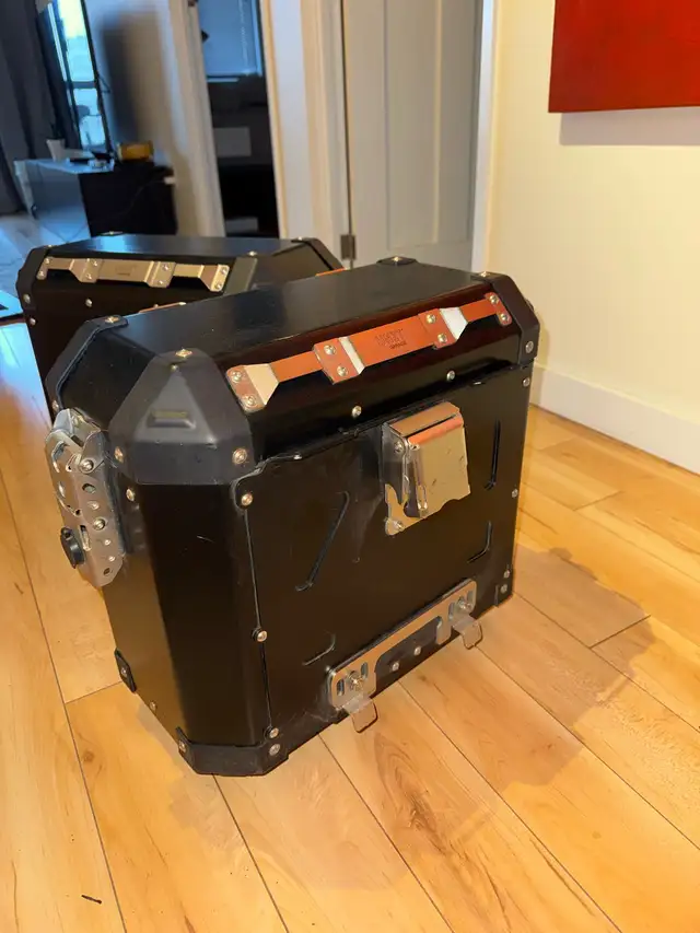 Unit Garage Aluminium Paniers in Motorcycle Parts & Accessories in Edmonton - Image 5