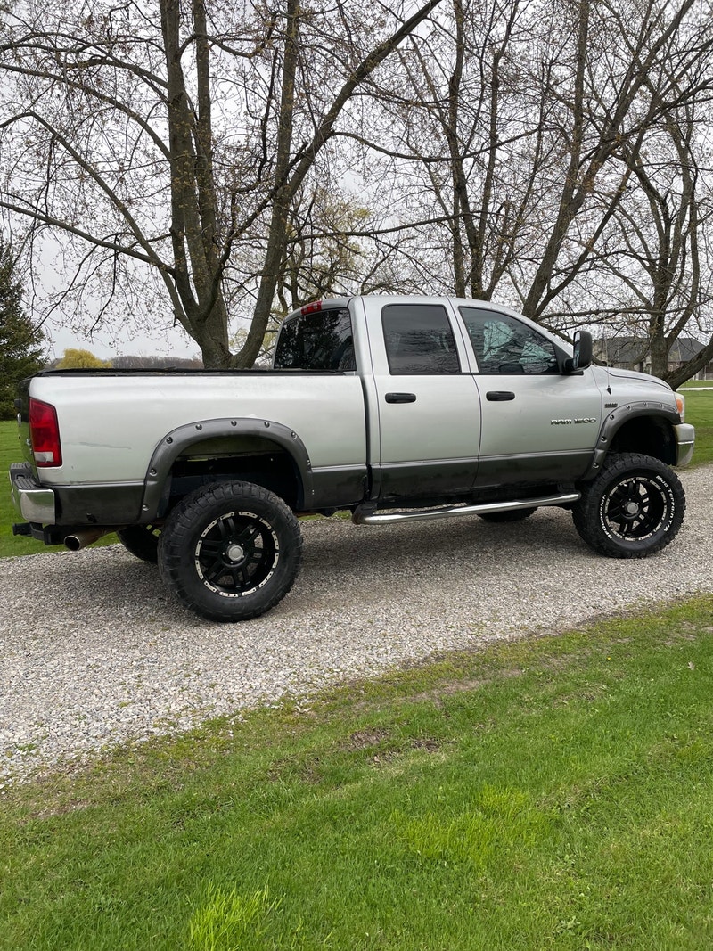 06 Ram 1500 9”Lift on 37s with programmer Cars & Trucks Hamilton Kijiji
