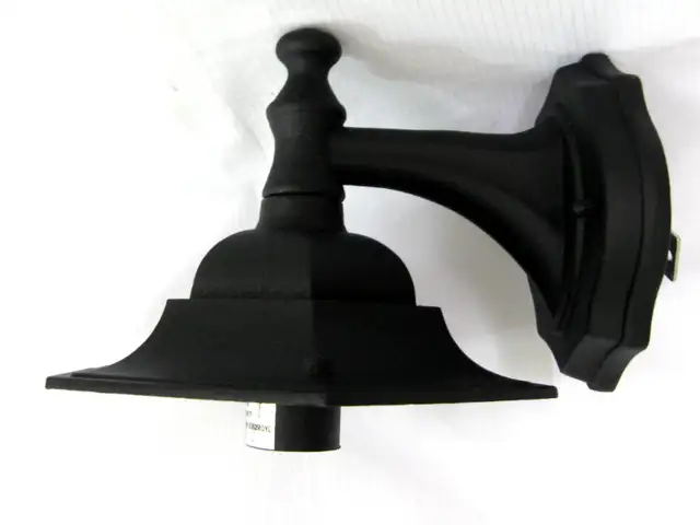LAMPE EXTERIEURE  ALUMINUM  OUTSIDE LAMP UNUSED in Indoor Lighting & Fans in West Island - Image 4