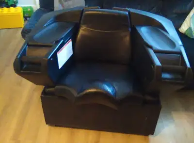 Atv Passenger Seat with the installation hardware like new condition.