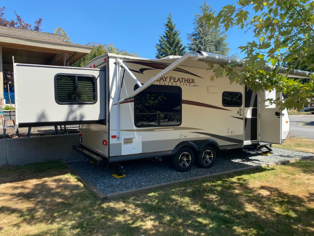 2014 Jayco Jayfeather Ultralite X213 in Travel Trailers & Campers in Abbotsford