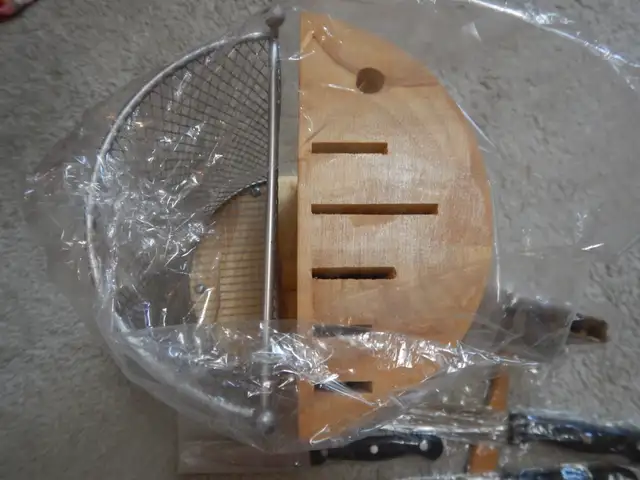 Stainless Cutlery with Bamboo/Wood Prep Set in Kitchen & Dining Wares in Mississauga / Peel Region - Image 6