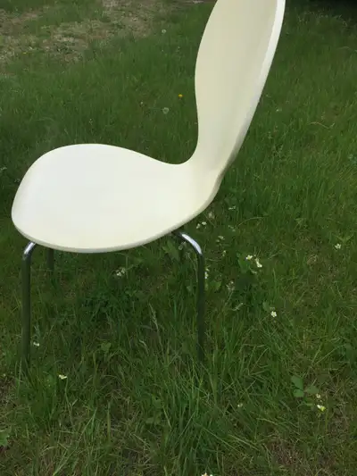 Chaise rétro, View more