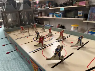 Late 1950’s early 1960’s good condition. Players are tin and all original. Paint is in excellent con...