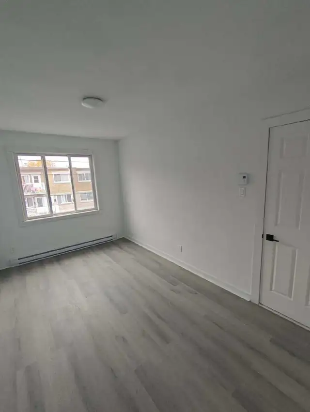 Second floor nice 4 1/2 apartment in St-Michel Montreal for rent