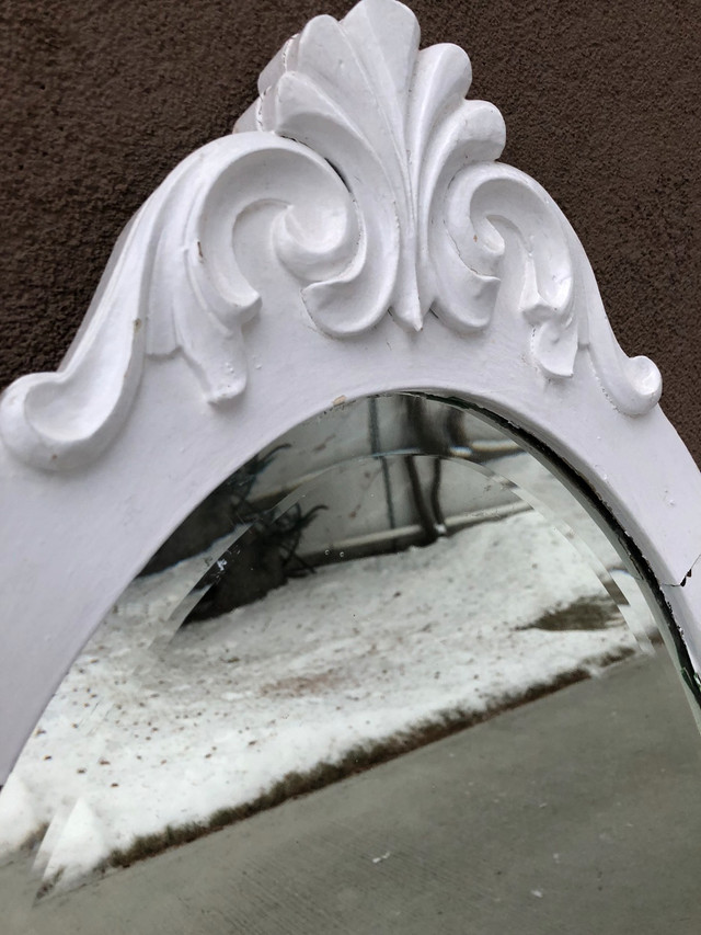 Antique Oval Mirror  in Home Décor & Accents in Calgary - Image 2