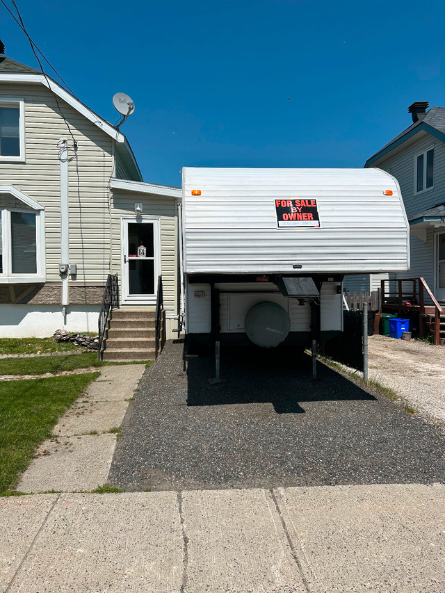 1999 25 foot fifth wheel in Travel Trailers & Campers in Sudbury - Image 3