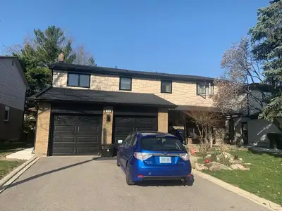 Beautiful family home with other international young professionals/students. Seconds to bus (across...