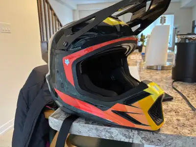 Bought and never used. Purchased end of last season but have other helmets I prefer so I’d rather ge...