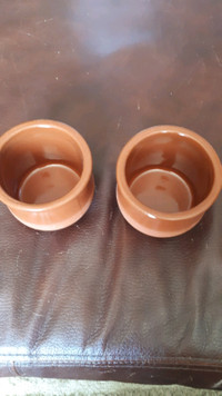 Small clay pots 