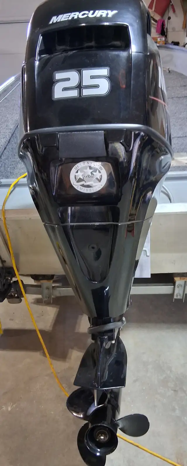 Mercury 25 hp outboard motor in Powerboats & Motorboats in Annapolis Valley - Image 3