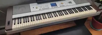 Yamaha digital keyboard dgx-640 It works exactly as it should. Unfortunately I don't have the space...