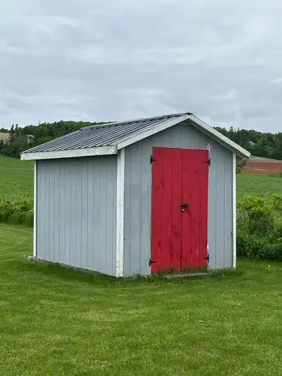 Still looking for a Father’s Day gift? Maybe a garden shed? This shed is ideal! 10’ 2.5” L 8’ 3.5” W...