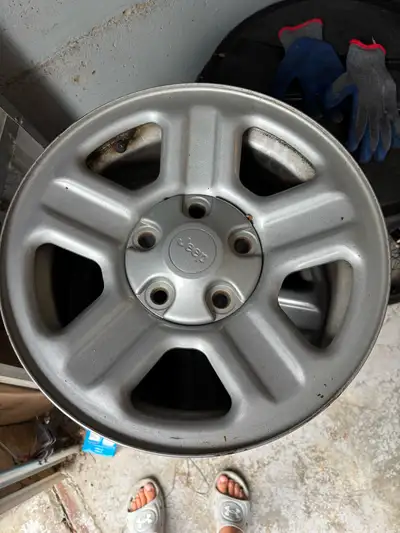 These are used Jeep wheels that are ready to leave my garage. Please note that they are used, showin...