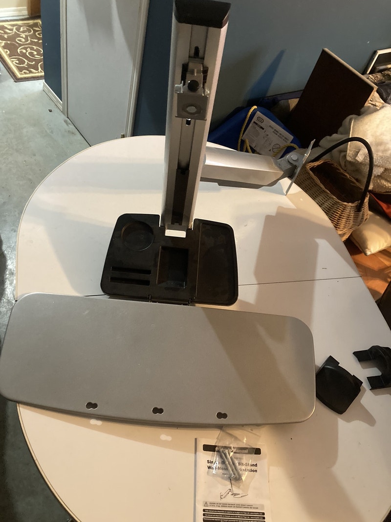 PENDING Single monitor, wall mount, sitstand desk Desktop Computers