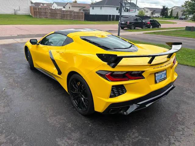 C8 Corvette Stingray Z51 1LT Competition Yellow22,000 km | Exc