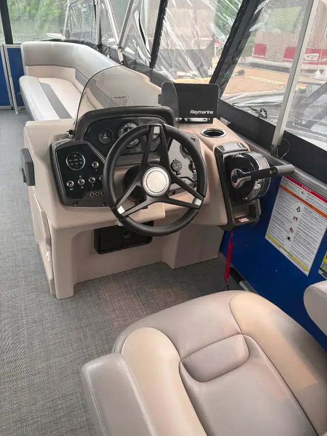 A+vendre+ponton+++princecraft++Velcra+2022++23+pieds+ in Powerboats & Motorboats in Lac-Saint-Jean - Image 5