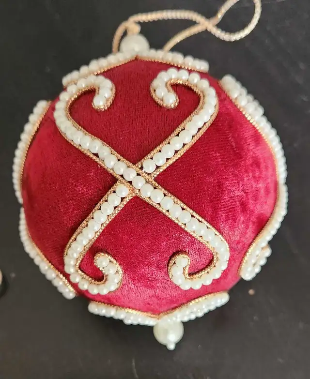 Set of 4 Christmas ornaments in Holiday, Event & Seasonal in Ottawa - Image 9