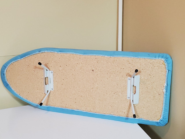 Planche à repasser sur table / Mini Iron Board dans Mobilier de salle à manger et cuisine  à Longueuil/Rive Sud - Image 3