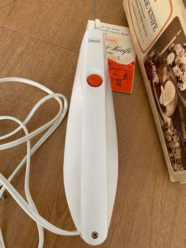 Vintage Sears electric Knife  in Kitchen & Dining Wares in Winnipeg - Image 3