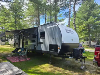 2019 Venture Stratus SR28VBH1 travel trailer. Used very lightly. Indoor winter stored since new. In...