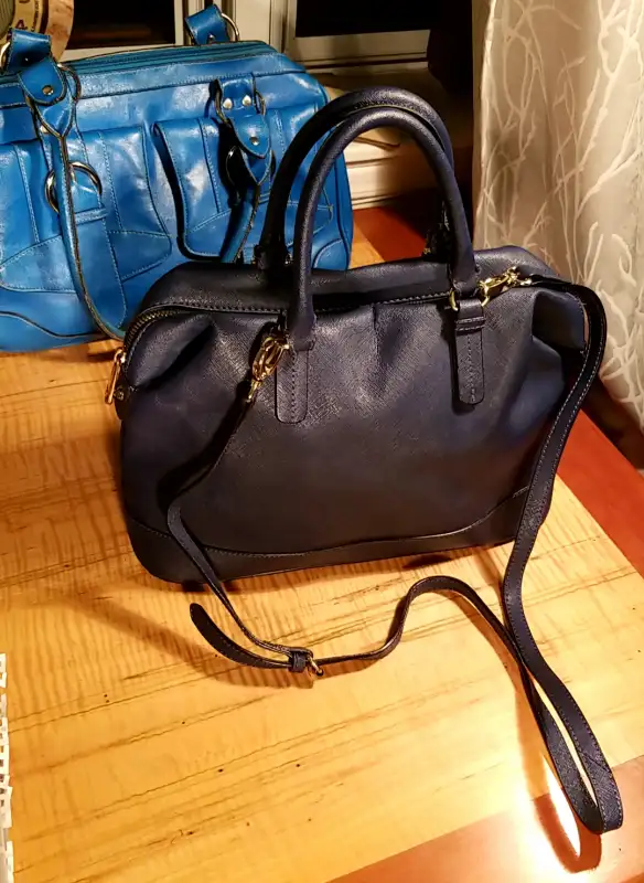 Tommy Hilfiger bag in Women's - Bags & Wallets in City of Toronto - Image 2