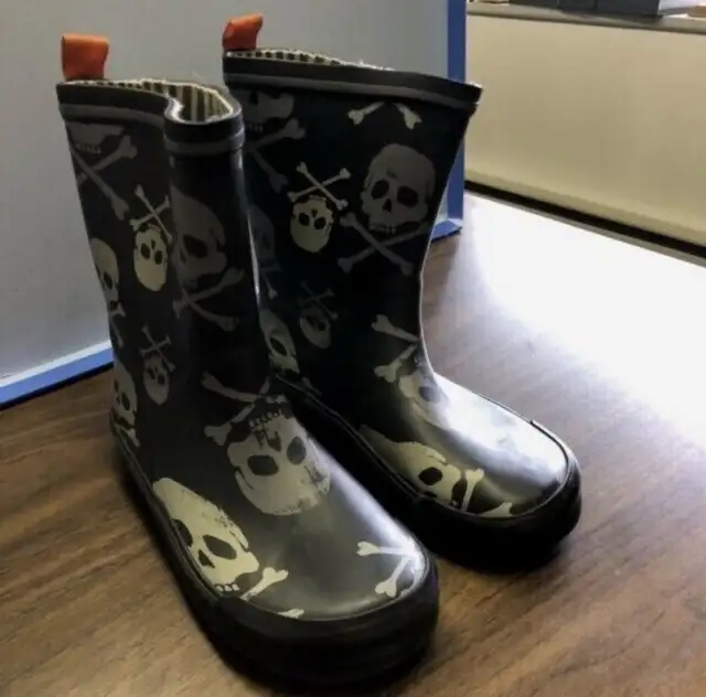 Rubber Rain Boots Boys Size 13 in Kids & Youth in Bedford - Image 2