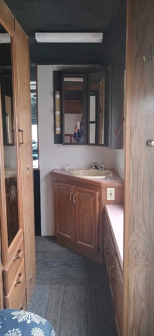 Motorhome in RVs & Motorhomes in Fort McMurray - Image 8