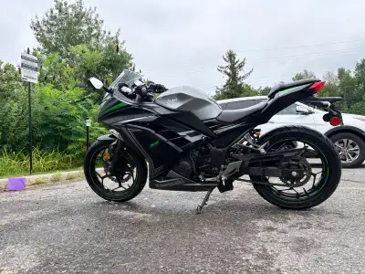 2015 Well maintained Kawasaki Ninja SE ABS motorcycle. Special Edition (SE) trim package. The vehicl...