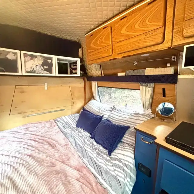Chevrolet 1988 G20 Get Away Camper in Cars & Trucks in 100 Mile House - Image 3