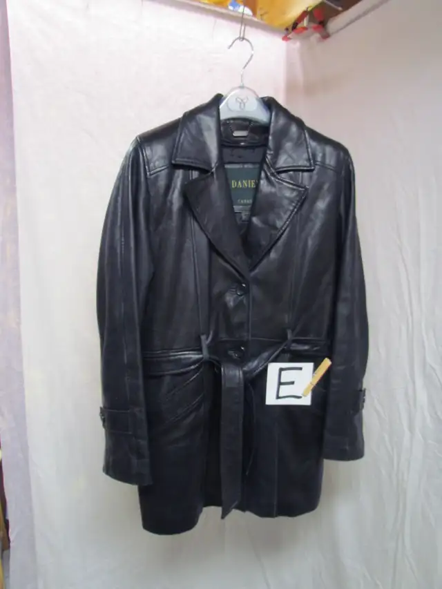 Leather jackets - Danier in Women's - Tops & Outerwear in Kitchener / Waterloo - Image 5
